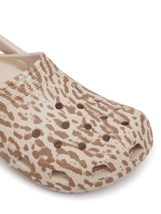 Crocs Classic Clog Almond Tint – detail view